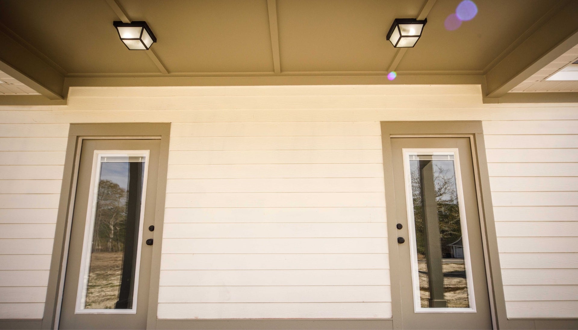 We offer siding services in Nashville, Tennessee. Hardie plank siding installation in a front entry way.